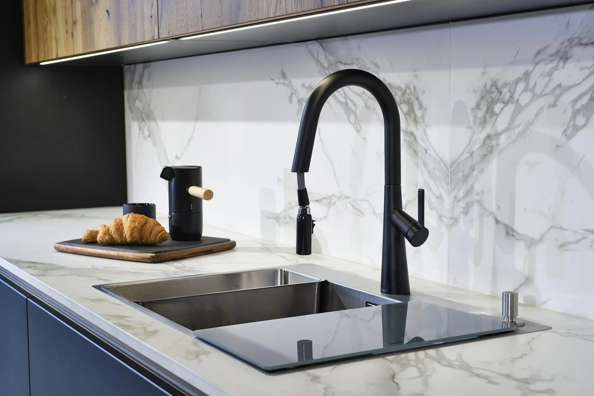 Ludik Single Lever Kitchen Mixer with Pull Down Spray